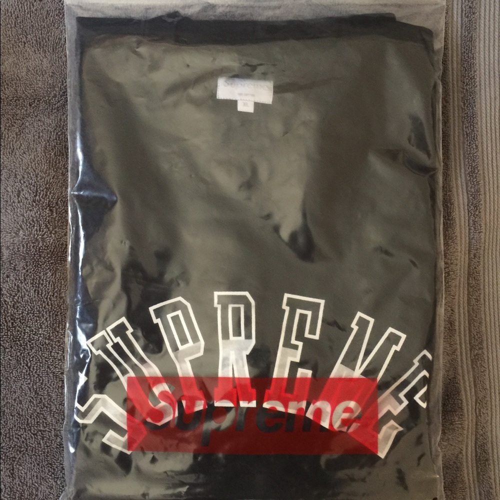 Supreme Curve Logo Tee Black SS17